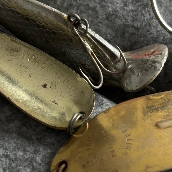13 VINTAGE FISHING LURES - Picture 8 of 8